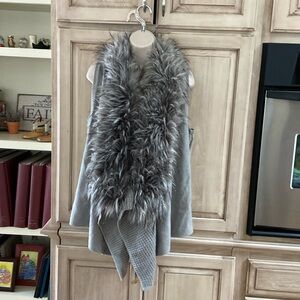 La Seine sweater Vest sz S faux fur trim NWT gray